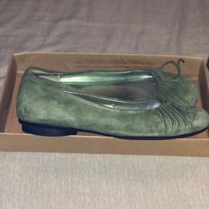 Me Too ‘Sharpen’ flats